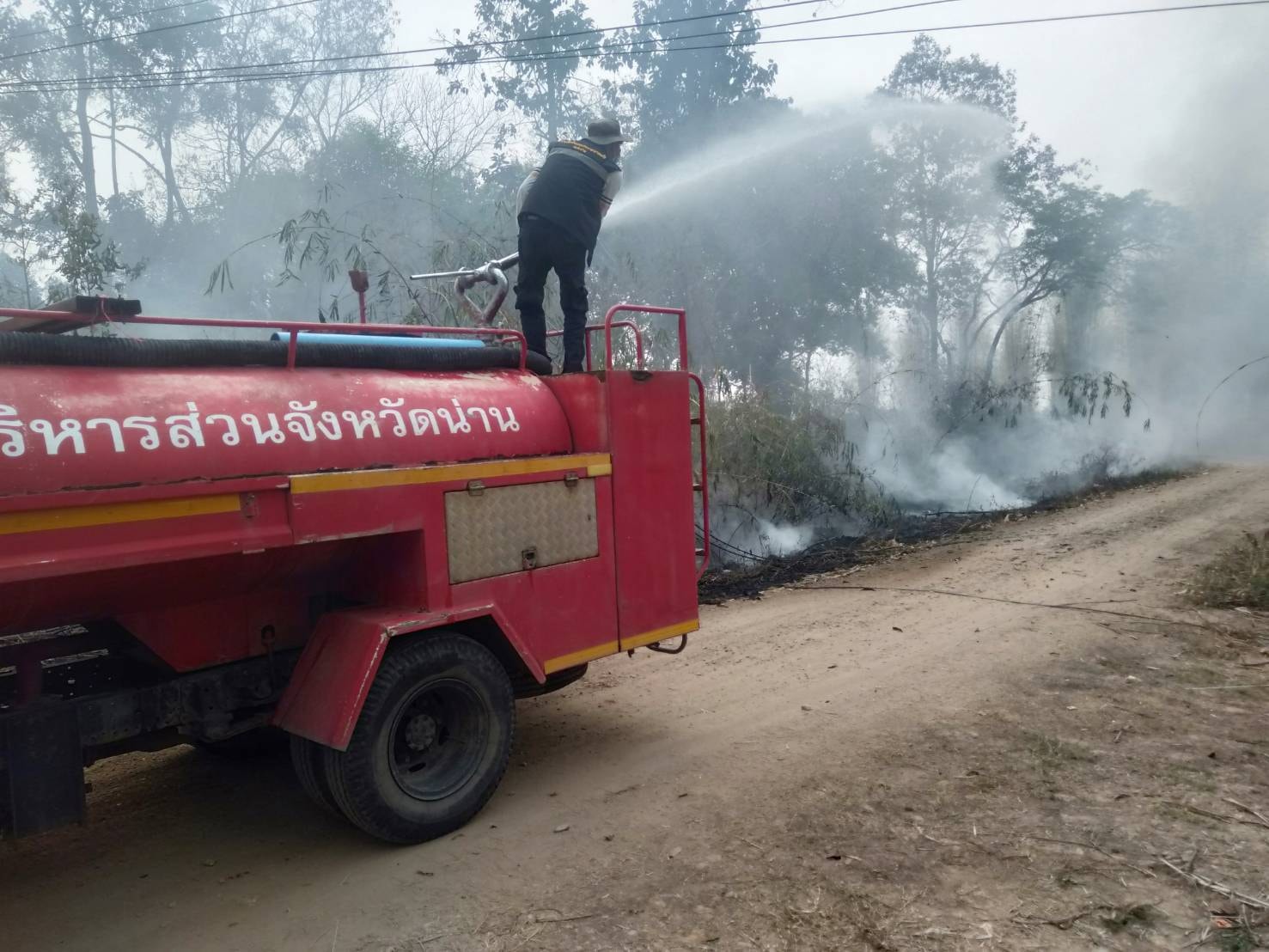 ดับไฟป่า บริเวณบ้านแดนพนา ต.ไชยวัฒนา อ.ปัว 