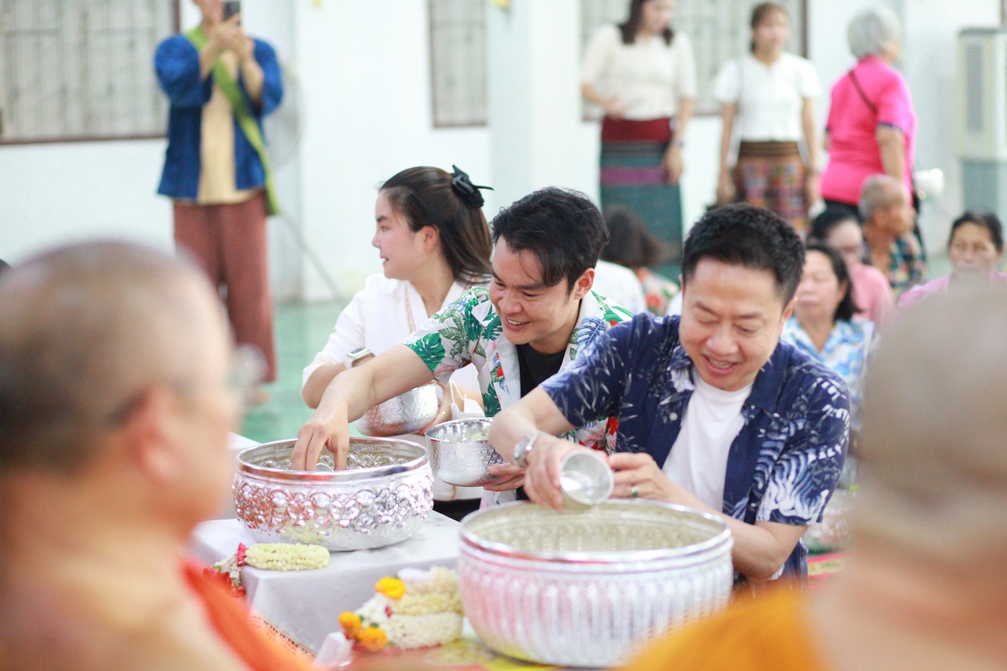 นายก อบจ.น่าน ร่วมพิธีสรงน้ำขอพรพระเถรานุเถระ เนื่องในสงกรานต์ 2569