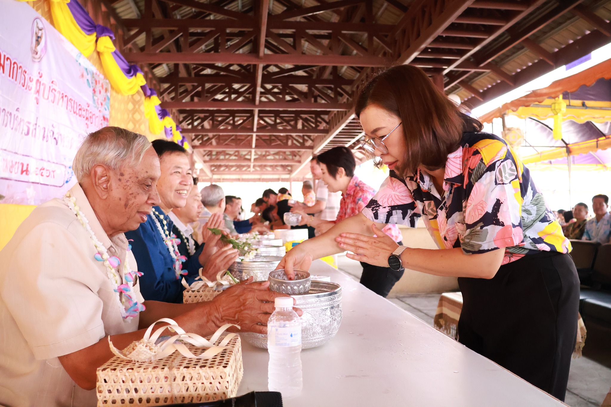 อบจ.น่าน สืบสานประเพณีสงกรานต์ จัดพิธีสรงน้ำพระรดน้ำดำหัว ประจำปี 2569